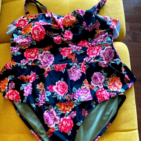 Floral One piece swimsuit with ruffle and peplum - Picture 1 of 4